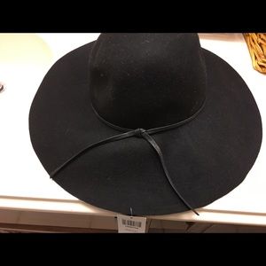 Floppy fedora black hat